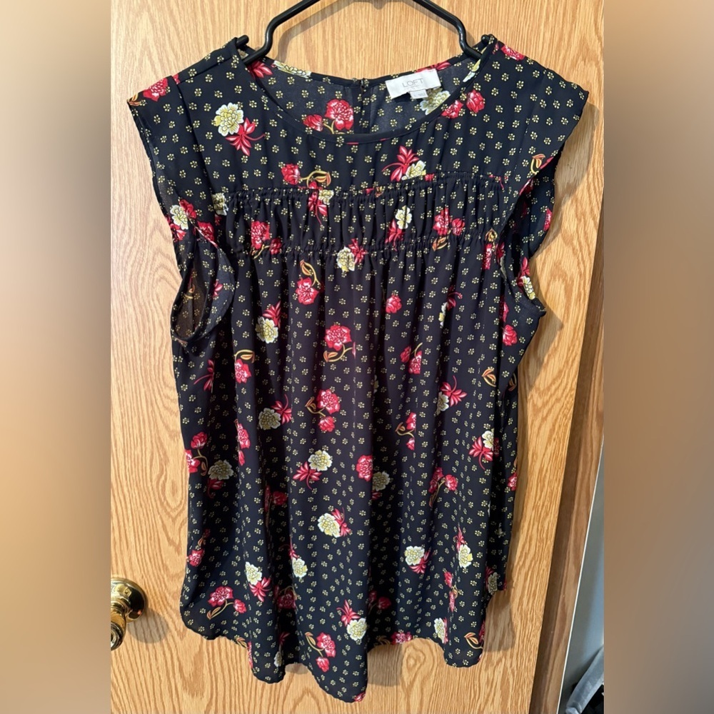 Floral Sleeveless Blouse - Picture 3 of 5